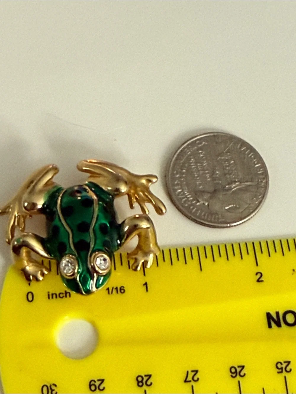 Vintage Gold-Tone Green Enamel Frog Pin Brooch with Crystal Eyes pin polka dots